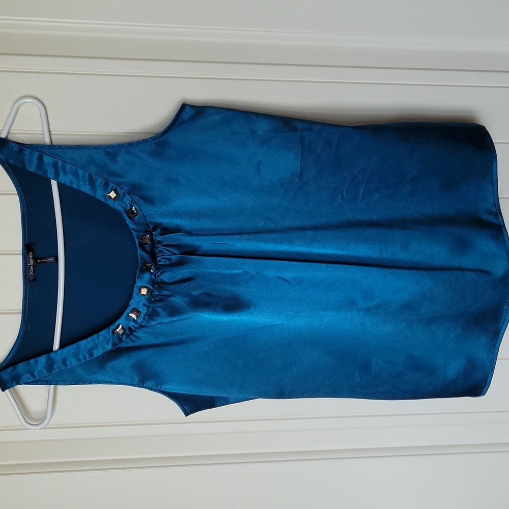 Daisy Fuentes satiny cami top